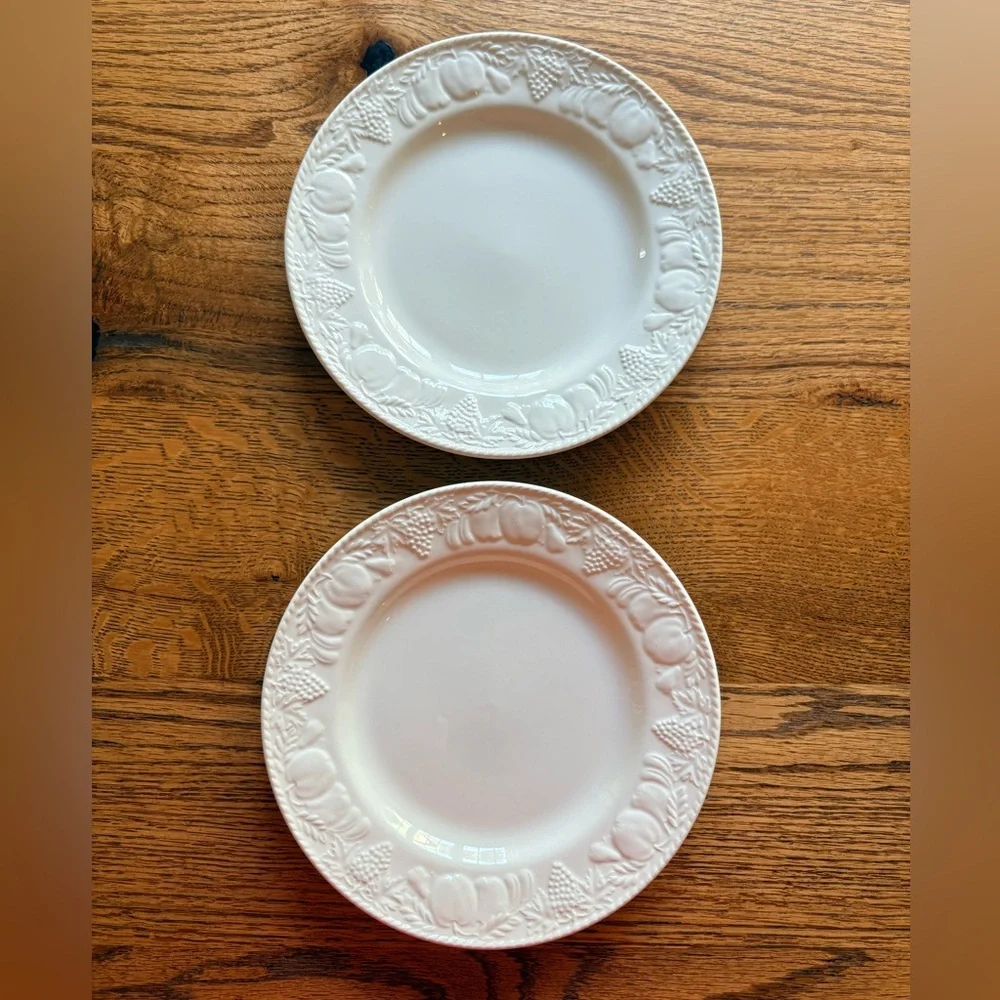 International Tableworks China- Devonshire- Set of 2 plates- made in England